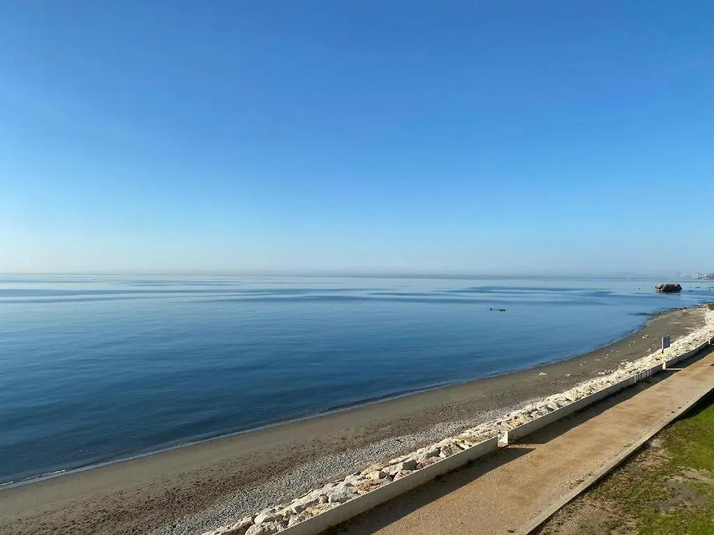 Magnificent Front Sea Views Apartment إِستيبونا