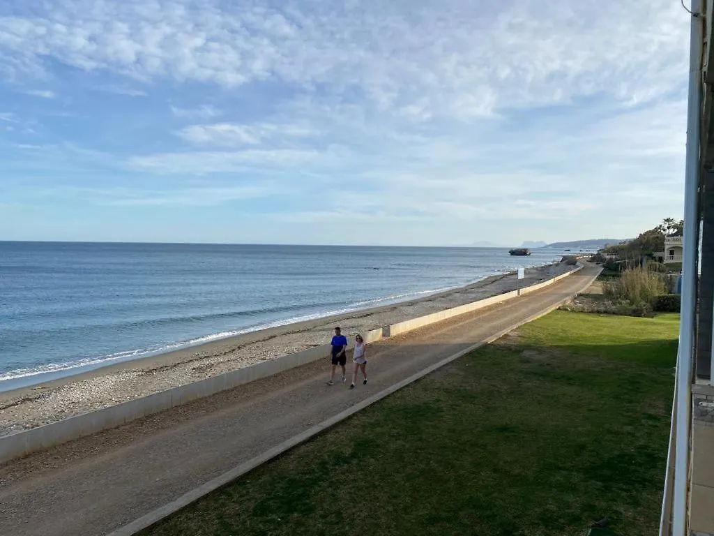 Magnificent Front Sea Views Apartment إِستيبونا 0*,