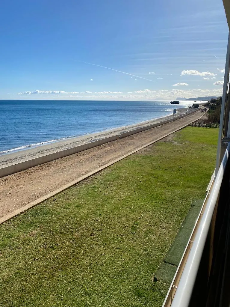 Magnificent Front Sea Views Apartment إِستيبونا 0*,  إسبانيا