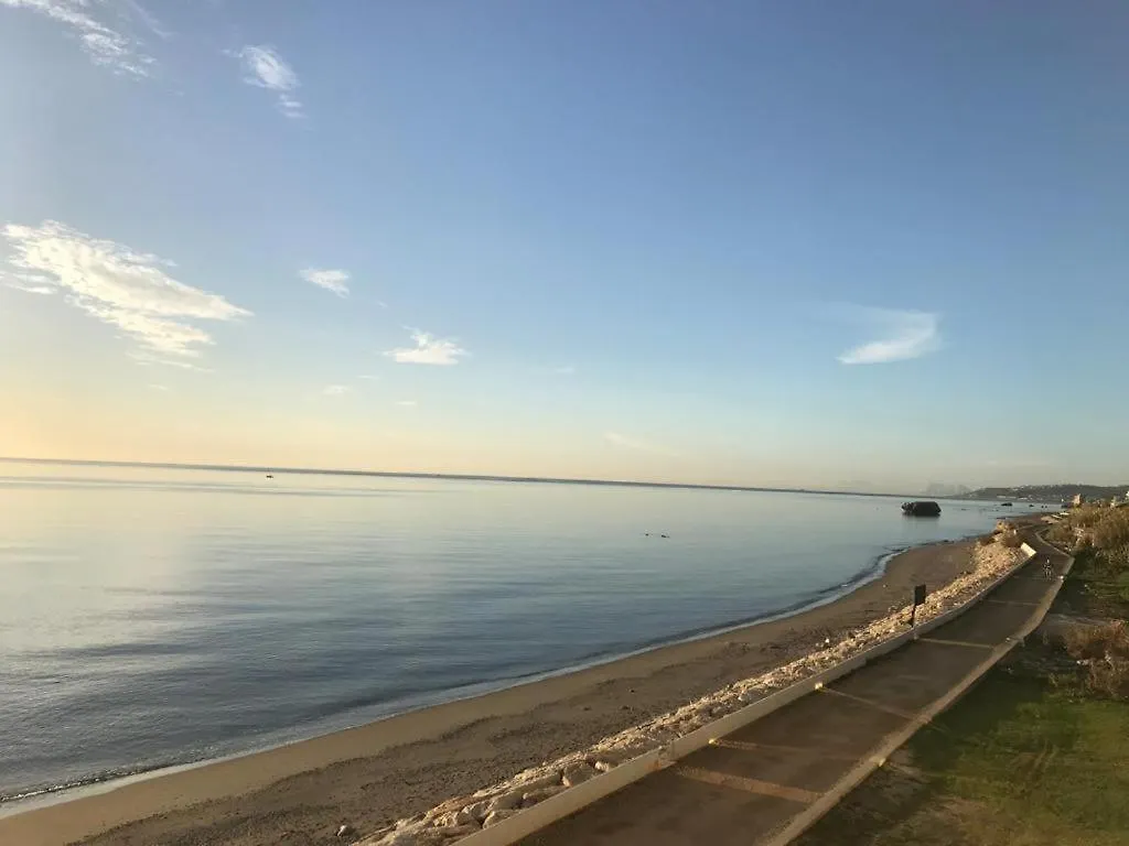 Magnificent Front Sea Views Apartment إِستيبونا