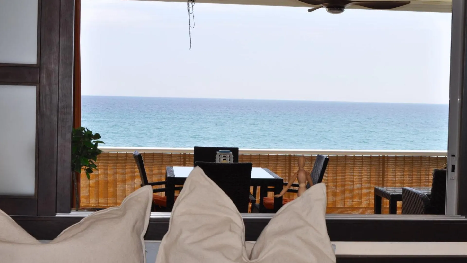 Magnificent Front Sea Views Apartment إِستيبونا