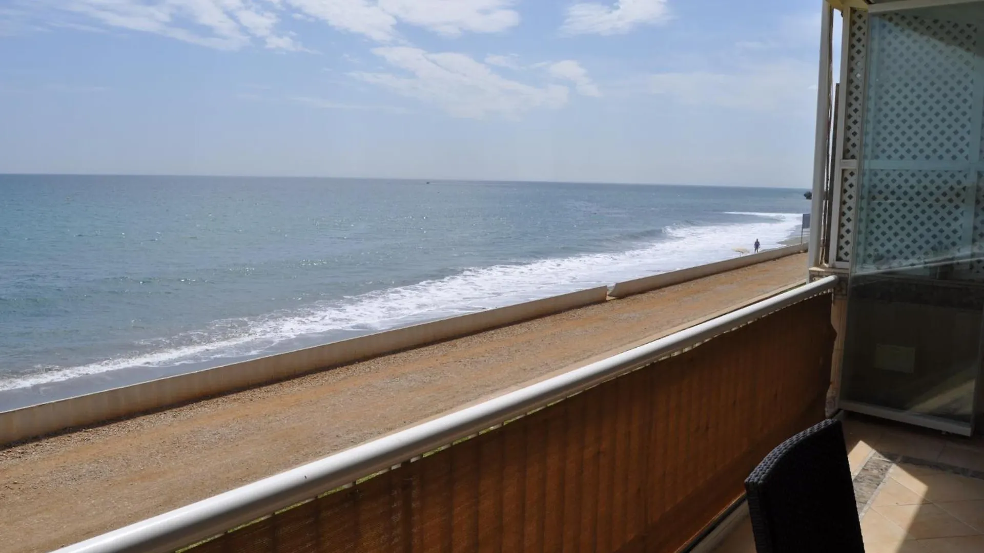 Magnificent Front Sea Views Apartment إِستيبونا