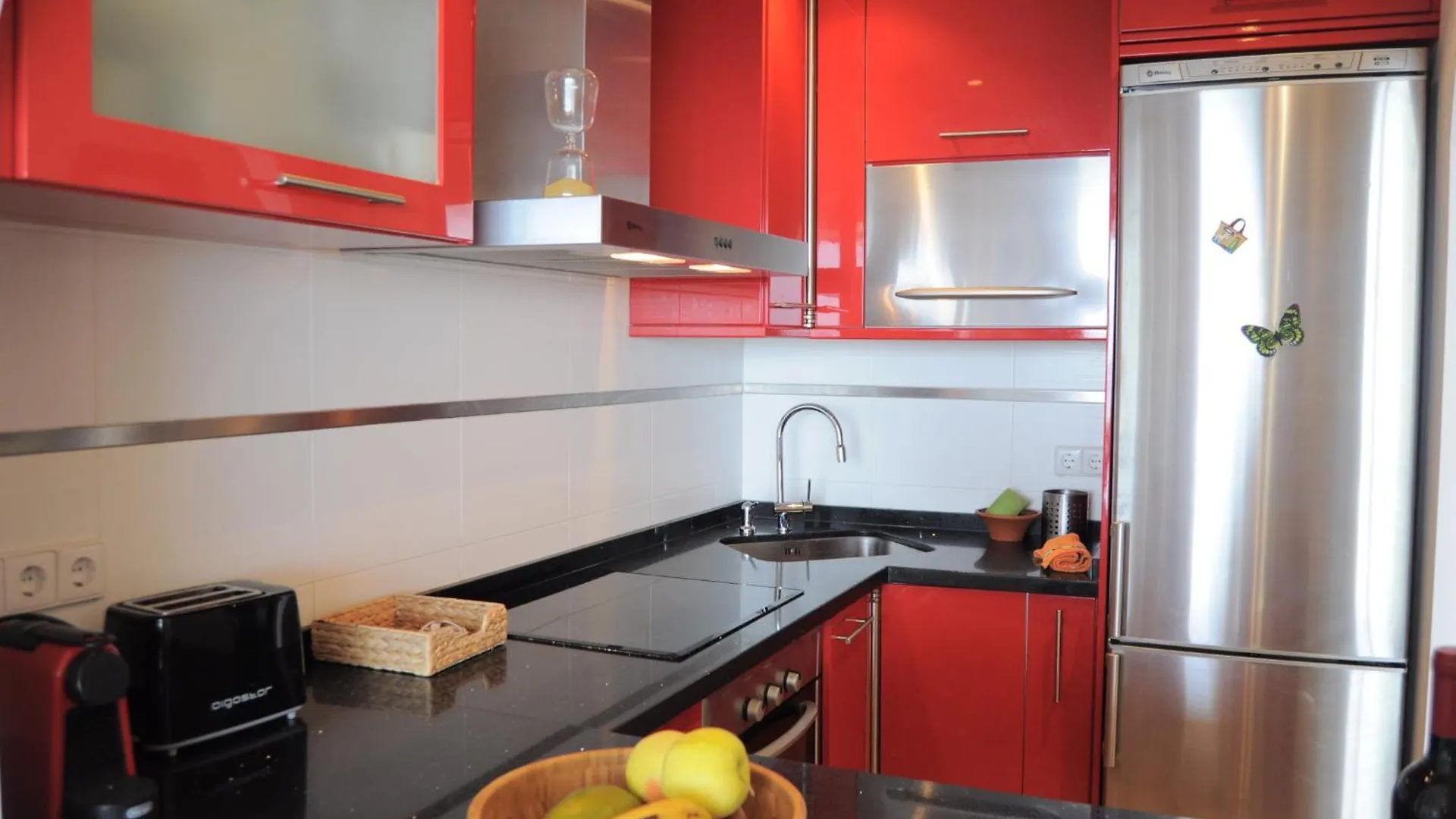 Magnificent Front Sea Views Apartment إِستيبونا 0*,  إسبانيا