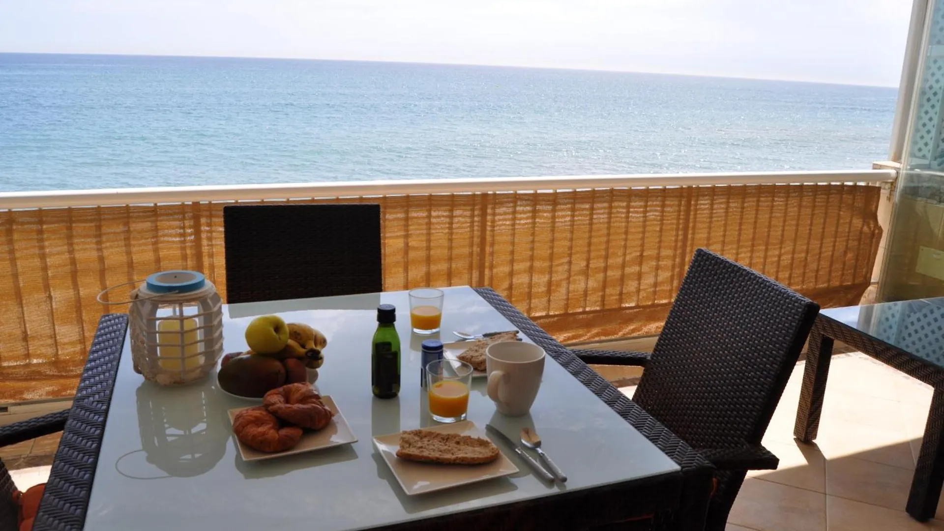Magnificent Front Sea Views Apartment إِستيبونا إسبانيا