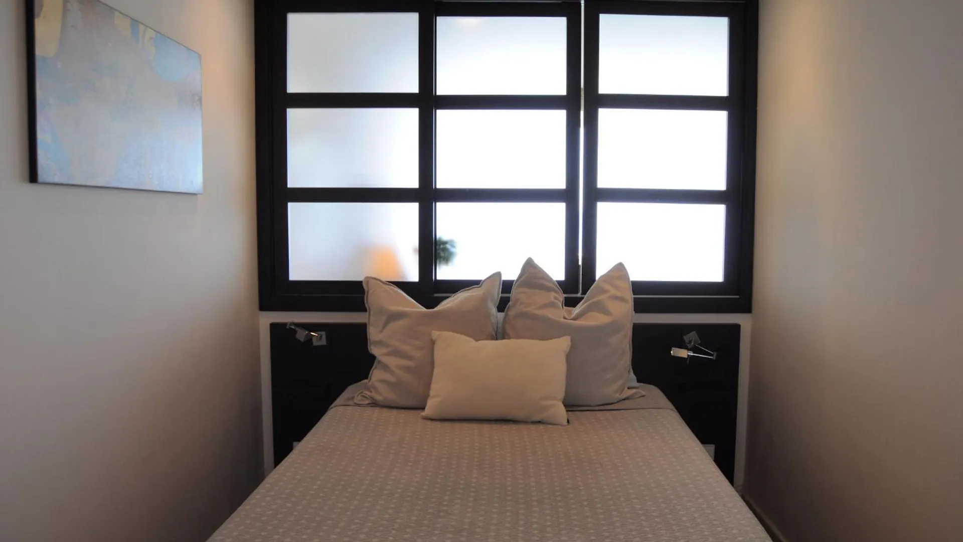Magnificent Front Sea Views Apartment إِستيبونا 0*,